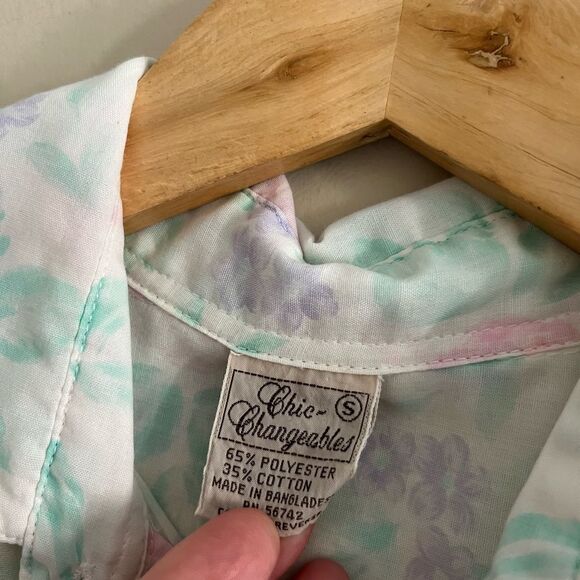Vintage 80s Pastel Floral Button Down Blouse | Chic Changeables | Size Small - Picture 5 of 10